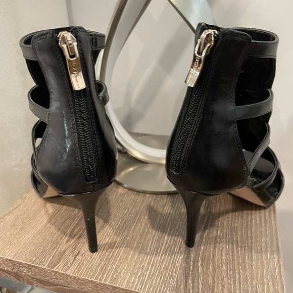 Brand NEW BCBG strappy heels - Picture 5 of 5